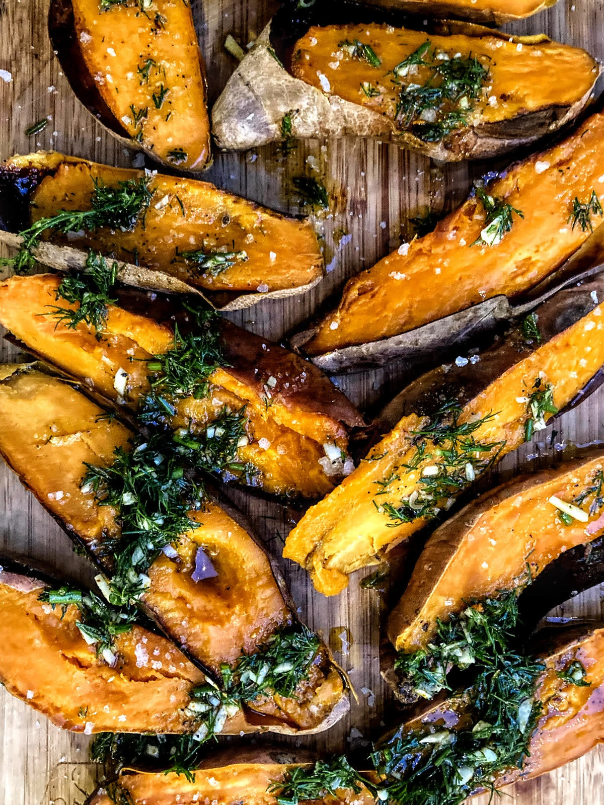 Roasted sweet potato wedges with herbs